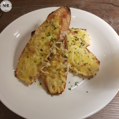 Garlic bread with cheese at Terra Promessa in Bruges