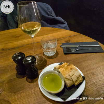 Wine with bread - Gastrobar JEF